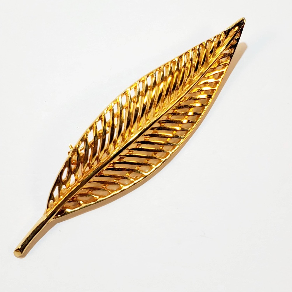Vintage Signed Capri Gold Tone Metal Open Work Large Leaf Brooch Pin